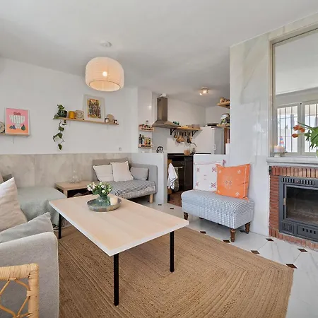 Casa Estilo Andaluza Cerca Del Centro Y El Mar - Casa Angeles